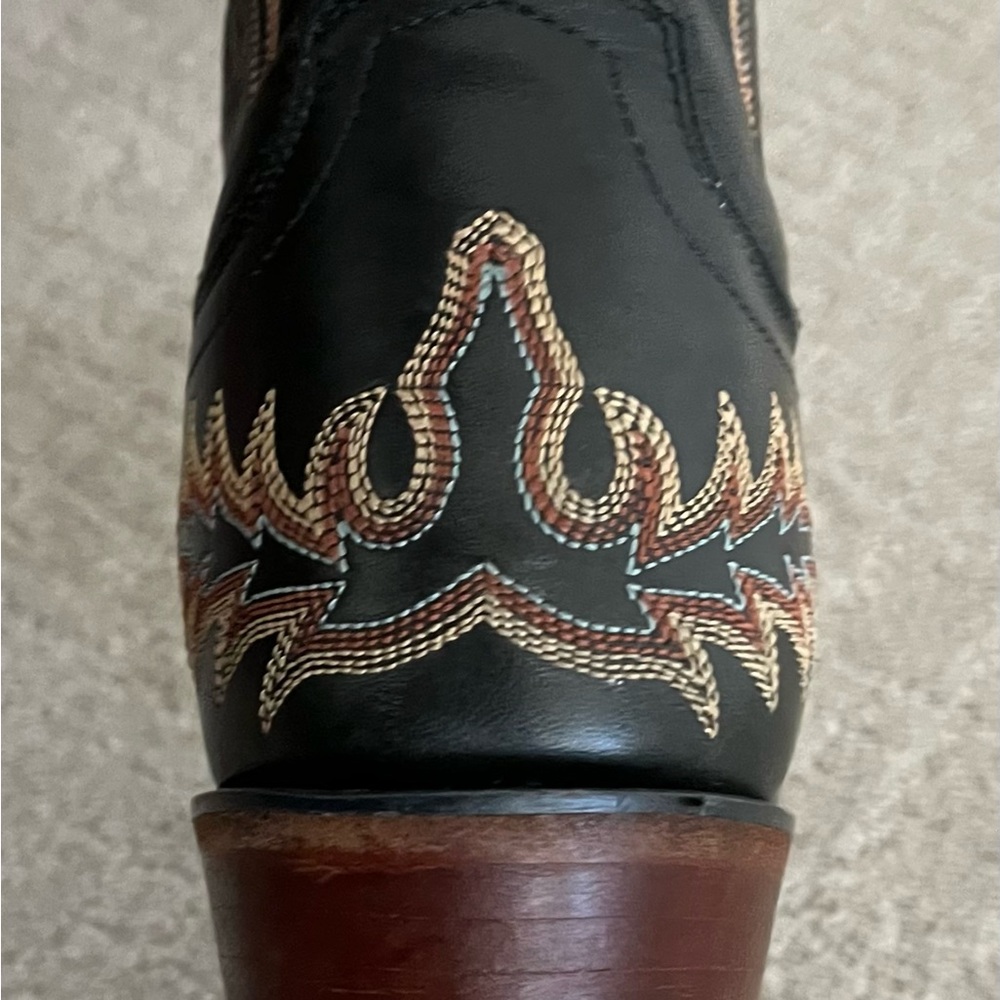 Lucchese Black Leather Western Cowboy Boots Stitched embellishments Rare 9.5 M! - Picture 12 of 16